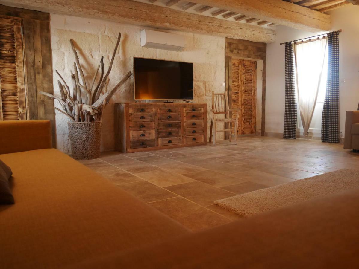 Mas Du Grand Bordes Saint Laurent d'Aigouze Bagian luar foto