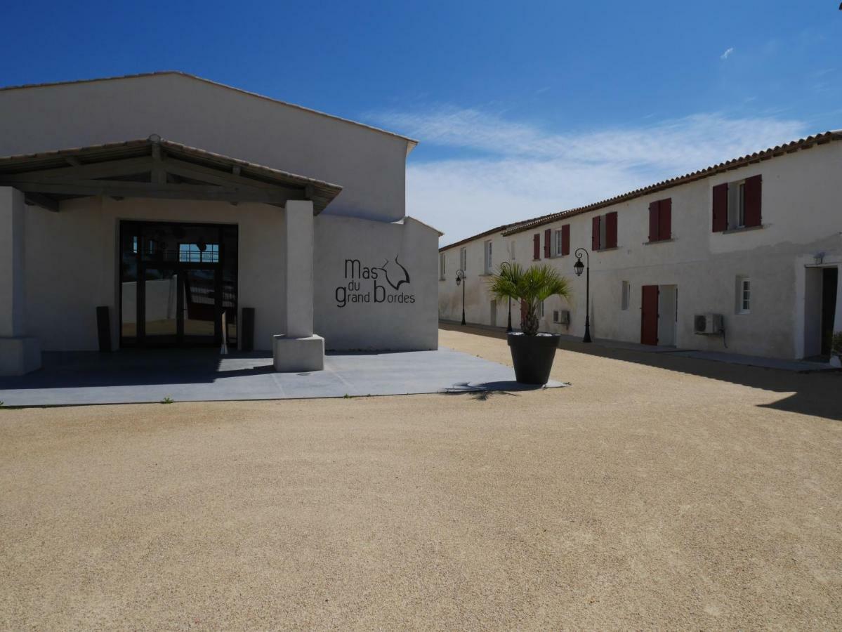 Mas Du Grand Bordes Saint Laurent d'Aigouze Bagian luar foto